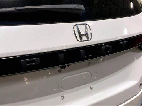 Used 2023 Honda Pilot Touring image 9
