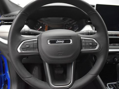 Used 2025 Jeep Compass Limited AWD/4WD image 17
