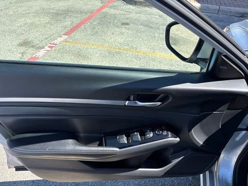 Used 2023 Nissan Altima 2.5 SV image 15