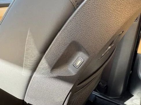 Used 2024 Kia Carnival EX image 26