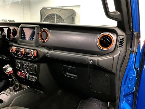 Used 2021 Jeep Gladiator Mojave w/ Cold Weather Group AWD/4WD image 20