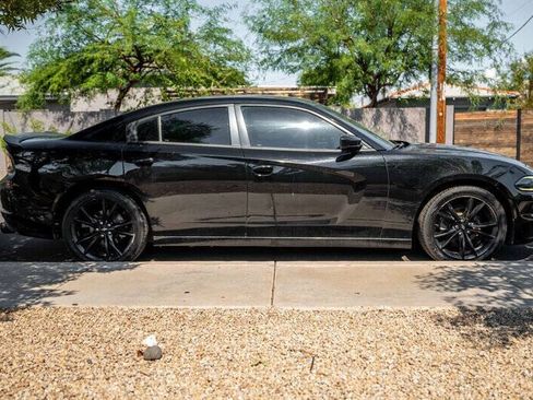 Used 2017 Dodge Charger SE w/ Blacktop Package RWD image 6