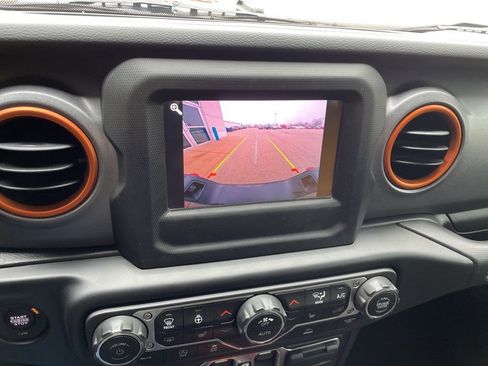 Used 2021 Jeep Gladiator Mojave w/ Cold Weather Group image 20