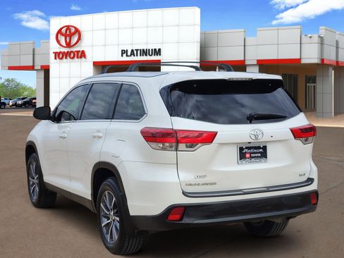Used 2019 Toyota Highlander XLE image 5