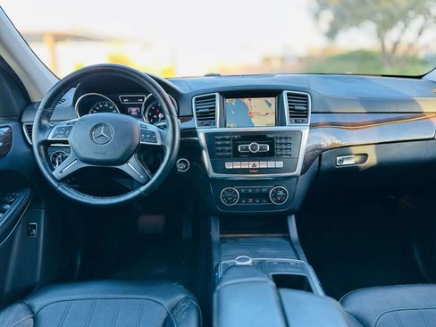 Used 2014 Mercedes-Benz GL 450 4MATIC w/ Lighting Package image 19