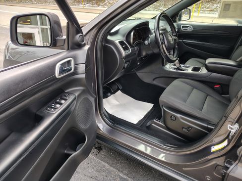 Certified 2021 Jeep Grand Cherokee Laredo image 18