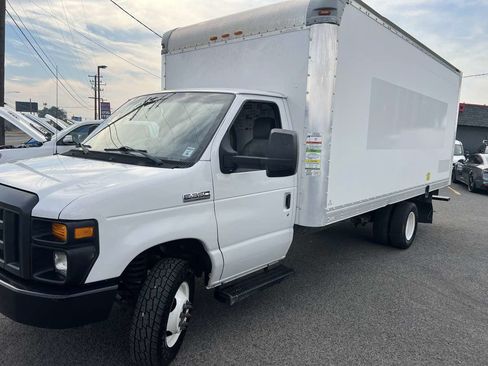 Used 2017 Ford E-350 and Econoline 350 Super Duty RWD image 3