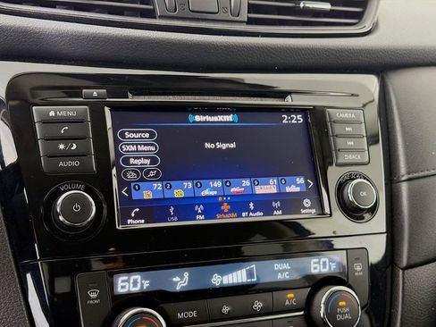 Used 2020 Nissan Rogue SV image 16