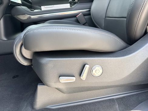 New 2026 Lincoln Navigator Premiere AWD/4WD image 22