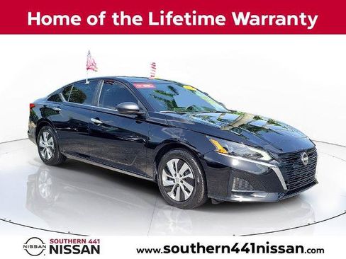 Certified 2025 Nissan Altima 2.5 S FWD image 1