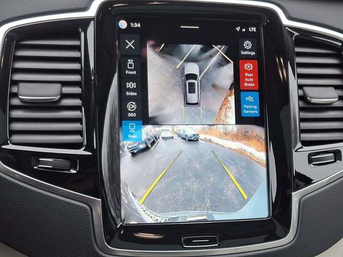 Certified 2024 Volvo XC90 B6 Ultimate w/ Protection Package Premier image 21