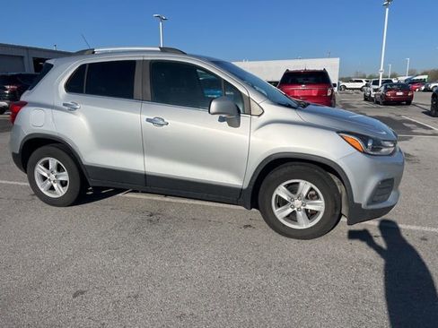 Used 2018 Chevrolet Trax LT w/ LT Convenience Package image 7