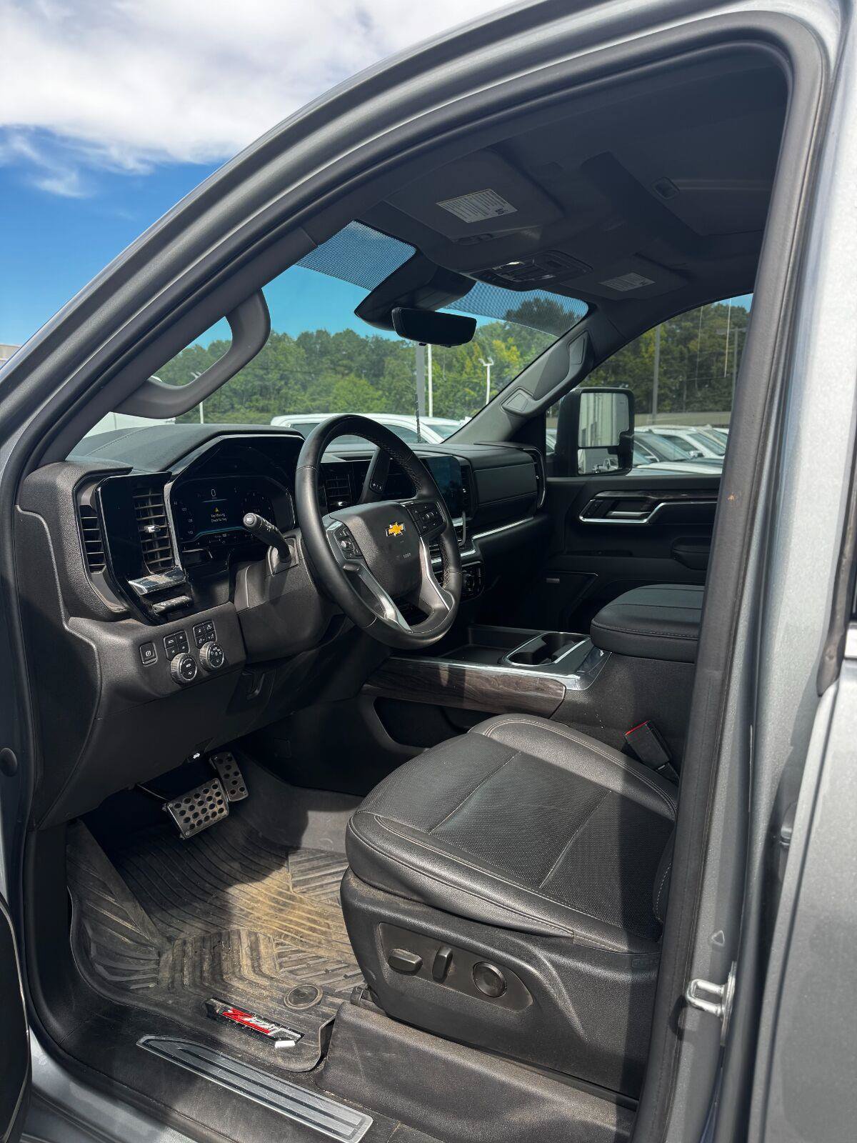 Used 2024 Chevrolet Silverado 2500 LTZ w/ LTZ Plus Package AWD/4WD image 19