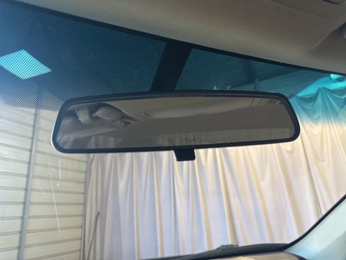 Used 2014 Toyota Camry L image 25