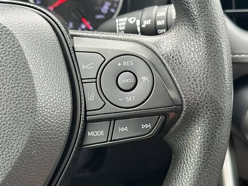 Used 2021 Toyota RAV4 XLE w/ Convenience Package FWD image 28