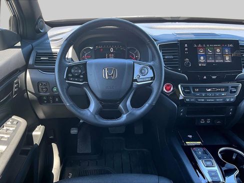Used 2025 Honda Passport Black Edition image 6