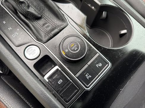 Used 2021 Volkswagen Atlas SEL Premium R-Line image 15