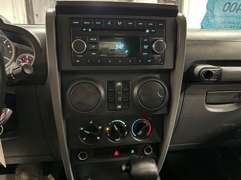Used 2007 Jeep Wrangler Unlimited Sahara w/ Dual Top Group AWD/4WD image 21