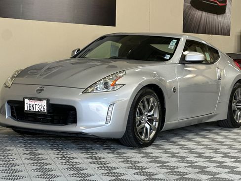 Used 2013 Nissan 370Z Coupe RWD image 8