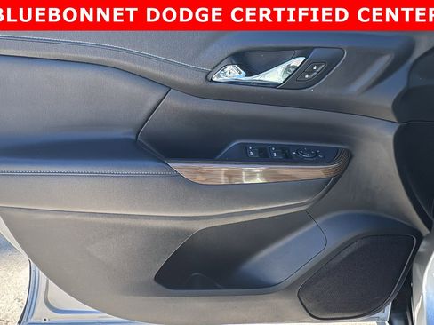 Used 2020 GMC Acadia SLE image 11