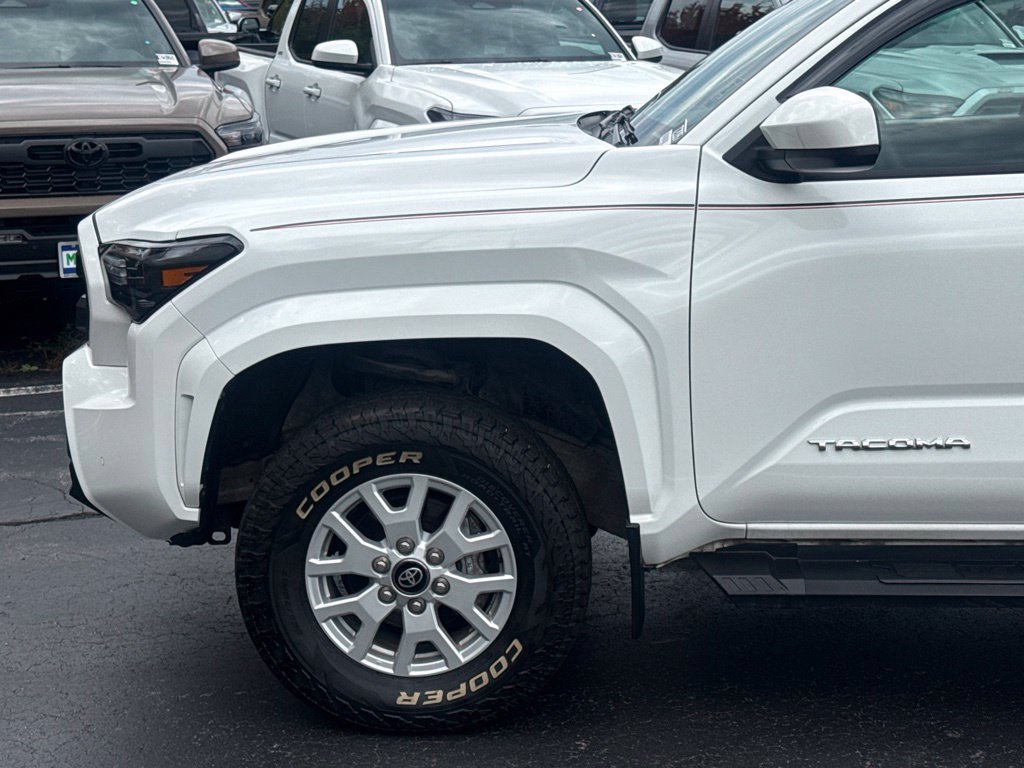 Certified 2024 Toyota Tacoma SR5 AWD/4WD image 2