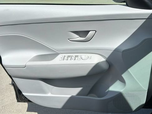 Certified 2025 Hyundai Kona SEL FWD image 19