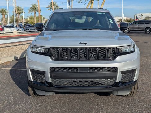 Used 2023 Jeep Grand Cherokee L Altitude image 9