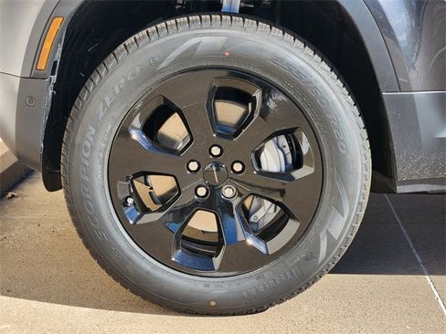 New 2026 Land Rover Defender 110 S image 7