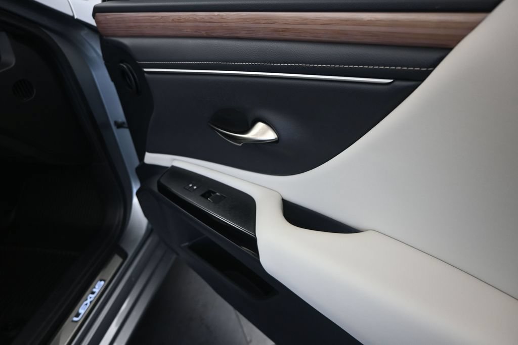 Used 2025 Lexus ES 350 w/ Premium Package FWD image 23