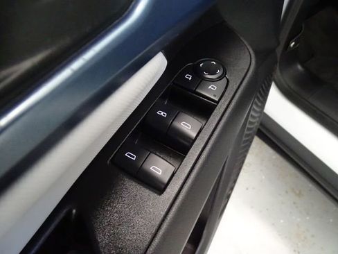 Used 2025 Chevrolet Equinox EV LT FWD image 9