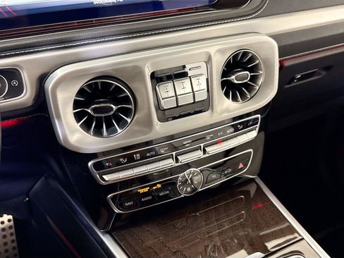 Used 2021 Mercedes-Benz G 63 AMG 4MATIC w/ G Manufaktur Interior Package image 21