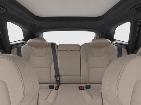Certified 2026 Volvo XC60 B5 Plus AWD/4WD image 18