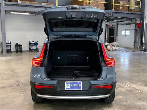 Used 2020 Volvo XC40 T5 Momentum w/ Protection Package AWD/4WD image 5