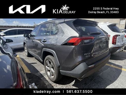 Used 2021 Toyota RAV4 XLE Premium image 8