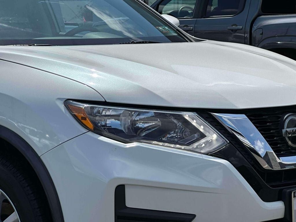 Used 2018 Nissan Rogue SV AWD/4WD image 8