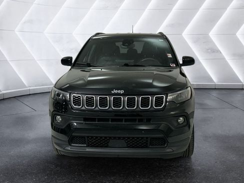 Used 2024 Jeep Compass Latitude AWD/4WD image 2
