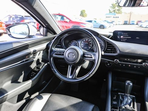 Used 2019 MAZDA MAZDA3 Hatchback w/ Preferred Package image 5