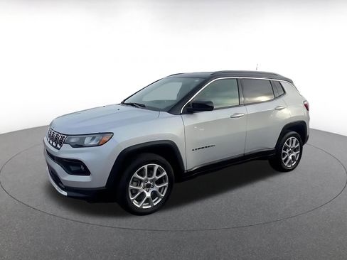 Used 2025 Jeep Compass Limited image 8