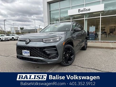 New 2026 Volkswagen Tiguan SE R-Line image 3