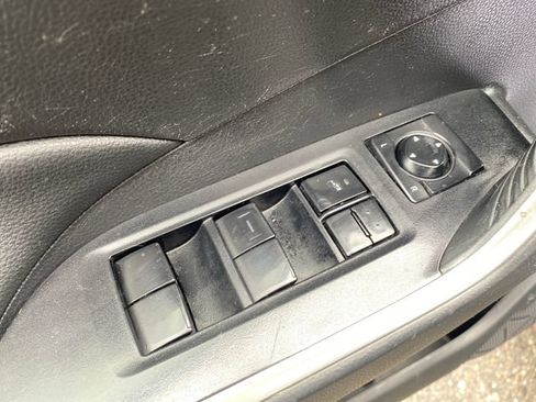 Used 2021 Toyota RAV4 LE FWD image 16