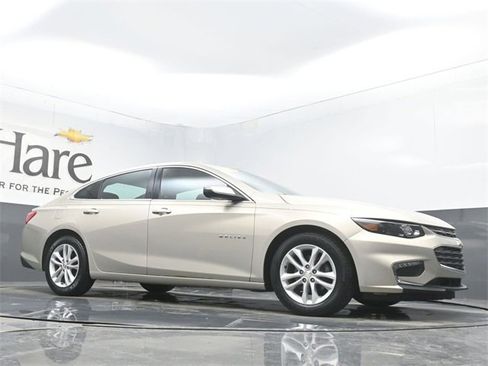 Used 2016 Chevrolet Malibu LT image 2