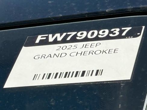 New 2025 Jeep Grand Cherokee Limited image 34