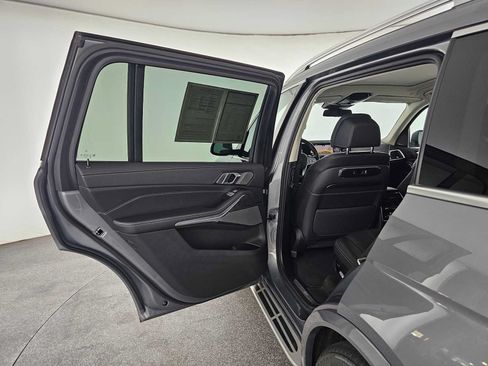 Used 2025 BMW X7 xDrive40i AWD/4WD image 17