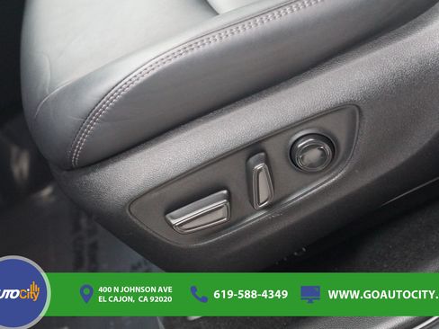 Used 2022 Toyota RAV4 XLE Premium AWD/4WD image 17