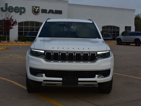 Used 2024 Jeep Wagoneer Series II w/ Flexible Seating Group AWD/4WD image 2