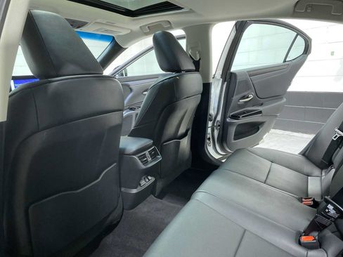 Used 2024 Lexus ES 350 w/ Premium Package FWD image 12