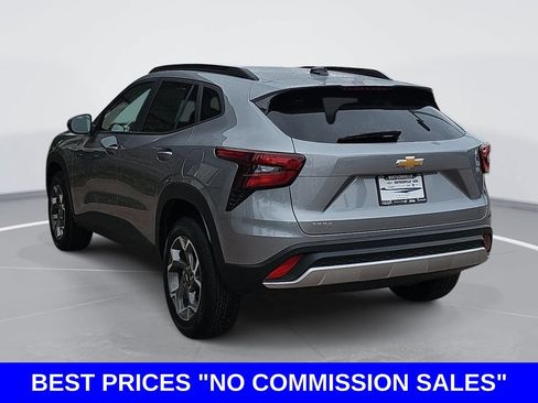 New 2026 Chevrolet Trax LT w/ Sunroof Package FWD image 5