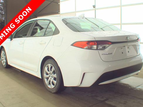 Used 2022 Toyota Corolla LE image 4