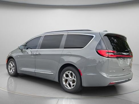Used 2022 Chrysler Pacifica Limited FWD image 9