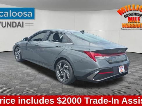 Used 2025 Hyundai Elantra SEL FWD image 5